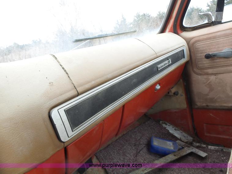 image for item L7132 1980 Chevrolet pickup truck cab and chassis