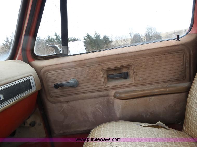 image for item L7132 1980 Chevrolet pickup truck cab and chassis