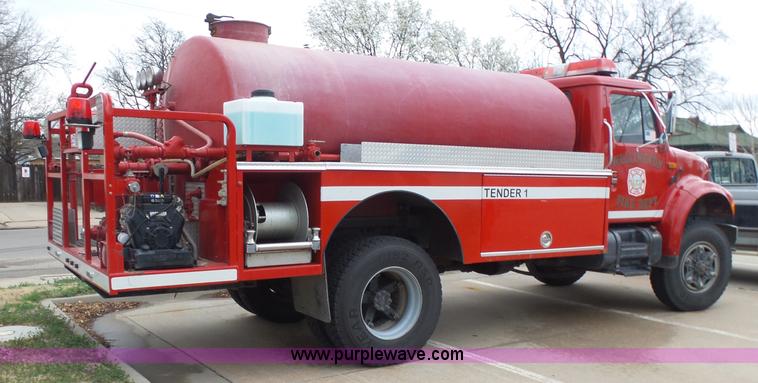 image for item L7307 1990 International 4800 fire tender truck