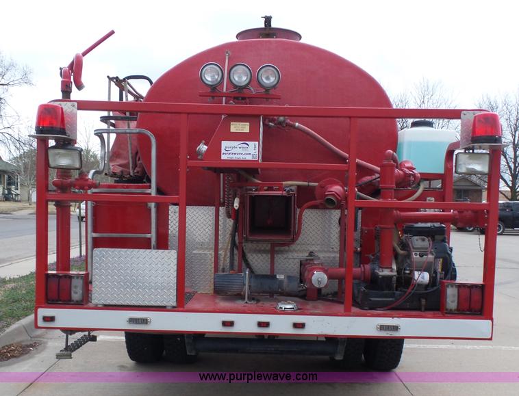 image for item L7307 1990 International 4800 fire tender truck