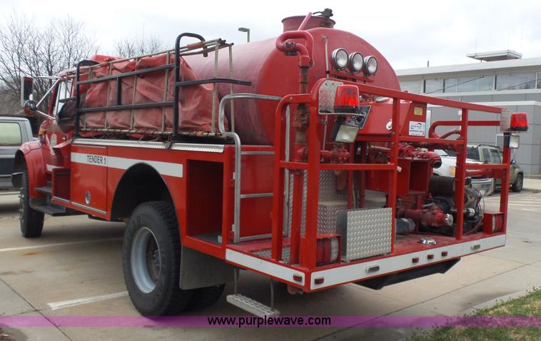image for item L7307 1990 International 4800 fire tender truck