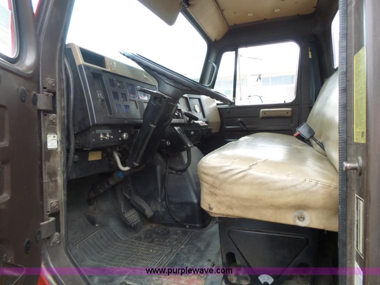 image for item L7307 1990 International 4800 fire tender truck