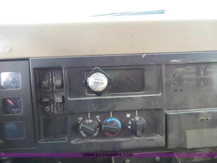 image for item L7307 1990 International 4800 fire tender truck