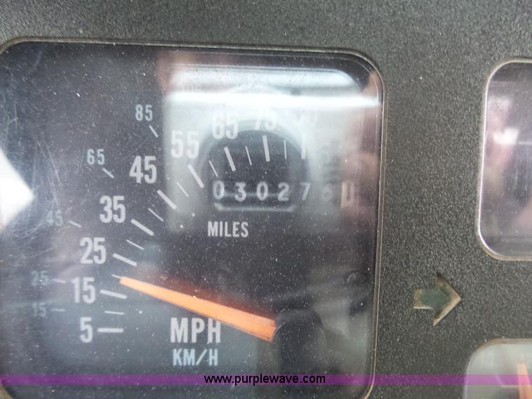 image for item L7307 1990 International 4800 fire tender truck