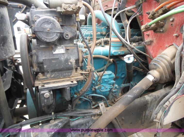 image for item L7307 1990 International 4800 fire tender truck