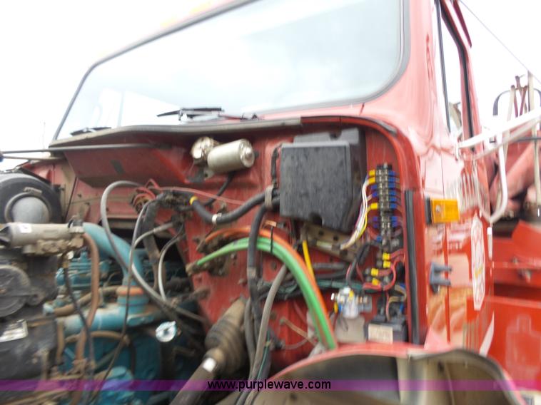 image for item L7307 1990 International 4800 fire tender truck