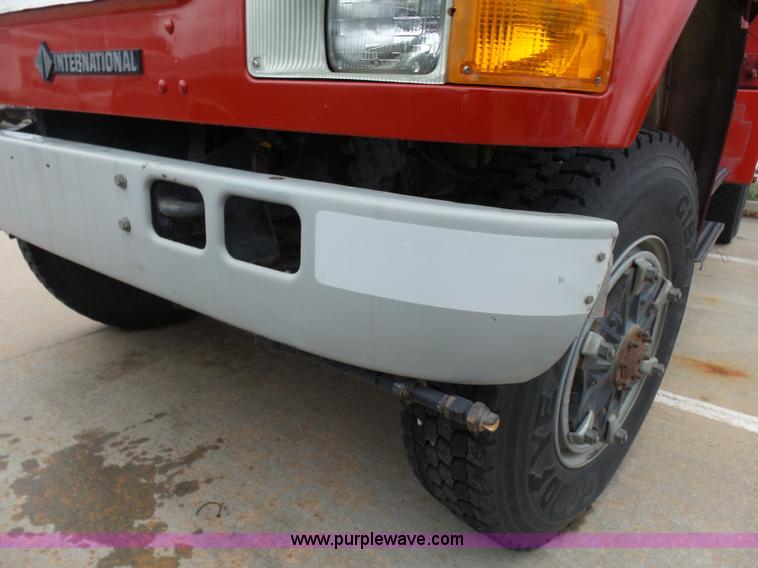 image for item L7307 1990 International 4800 fire tender truck