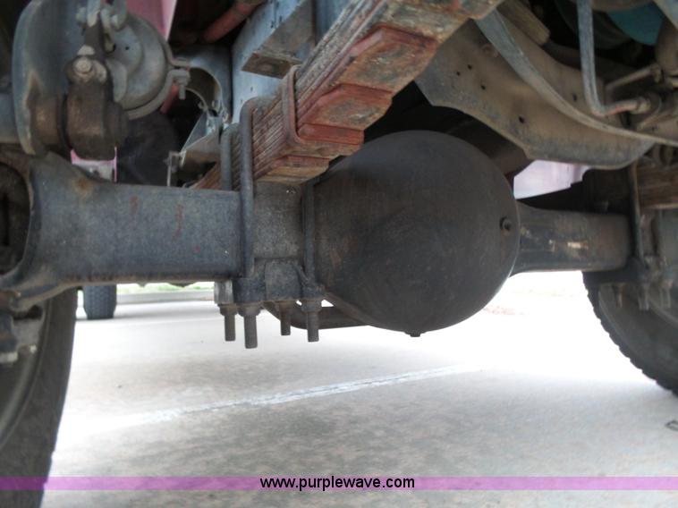 image for item L7307 1990 International 4800 fire tender truck