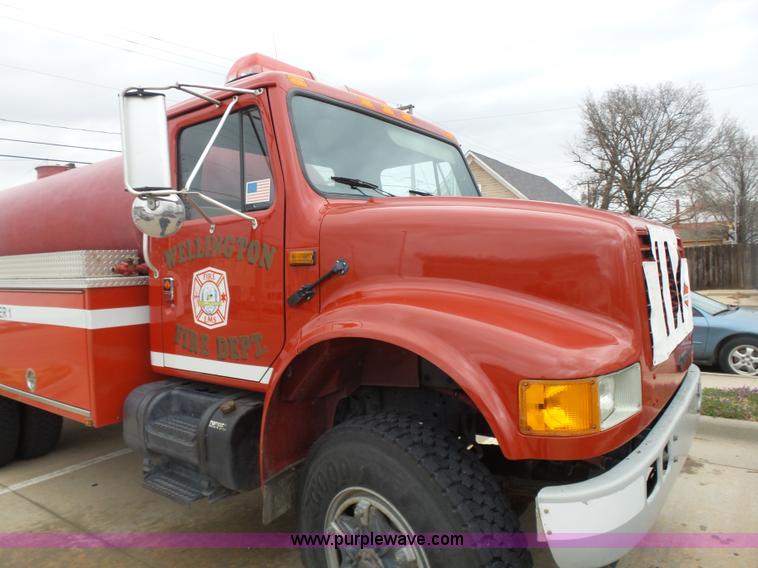image for item L7307 1990 International 4800 fire tender truck