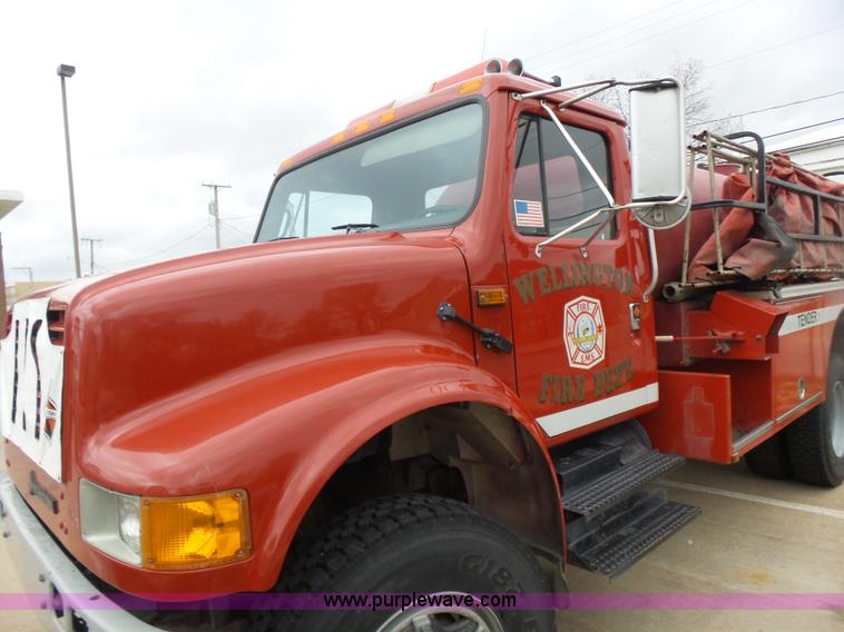 image for item L7307 1990 International 4800 fire tender truck