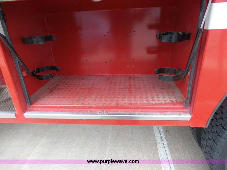 image for item L7307 1990 International 4800 fire tender truck