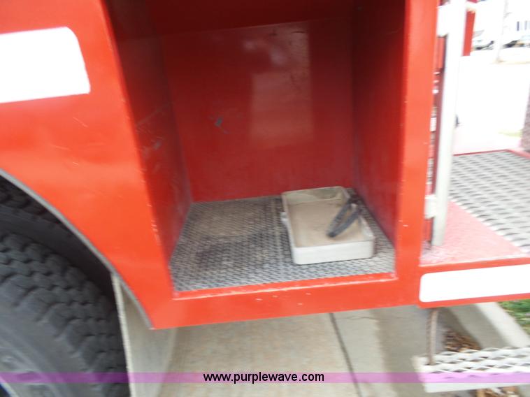 image for item L7307 1990 International 4800 fire tender truck
