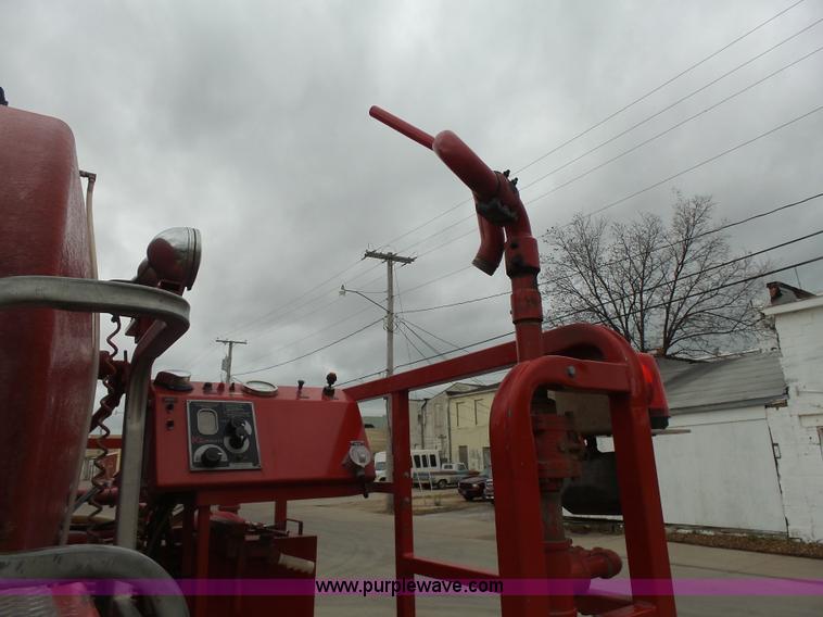 image for item L7307 1990 International 4800 fire tender truck