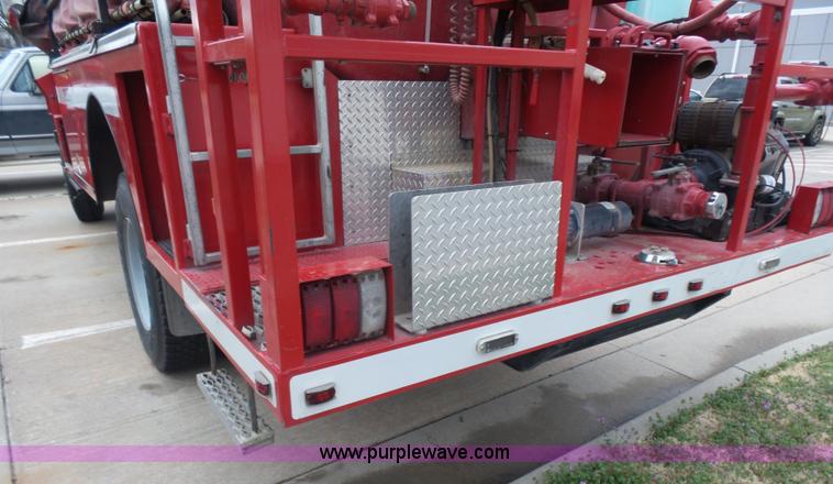 image for item L7307 1990 International 4800 fire tender truck