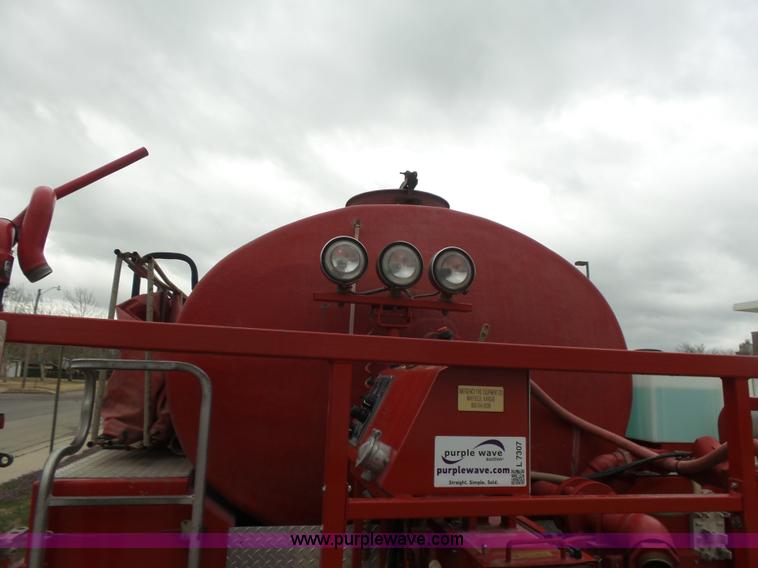 image for item L7307 1990 International 4800 fire tender truck