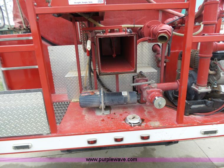 image for item L7307 1990 International 4800 fire tender truck