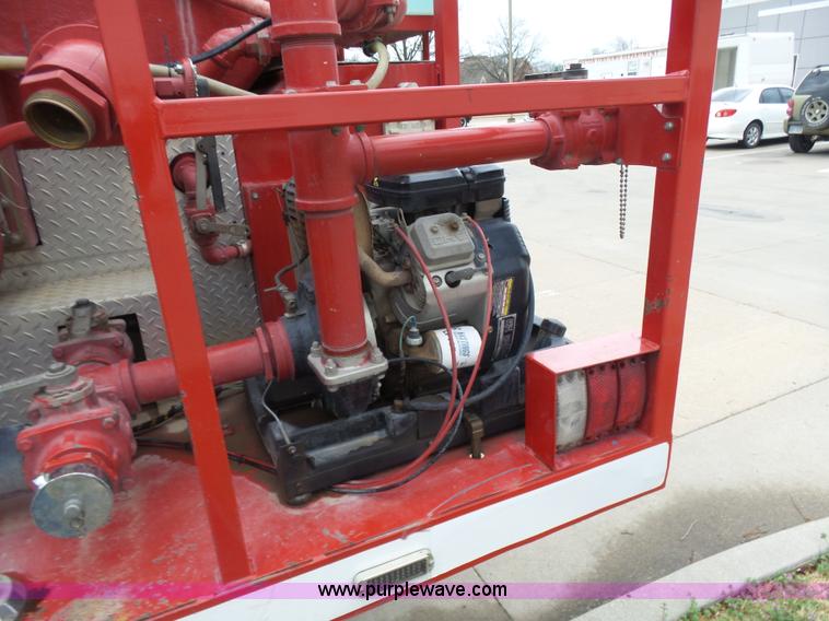 image for item L7307 1990 International 4800 fire tender truck