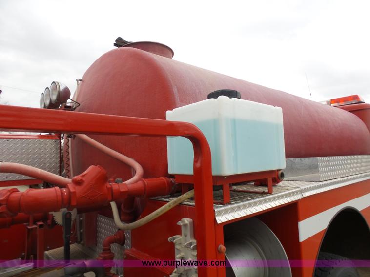 image for item L7307 1990 International 4800 fire tender truck