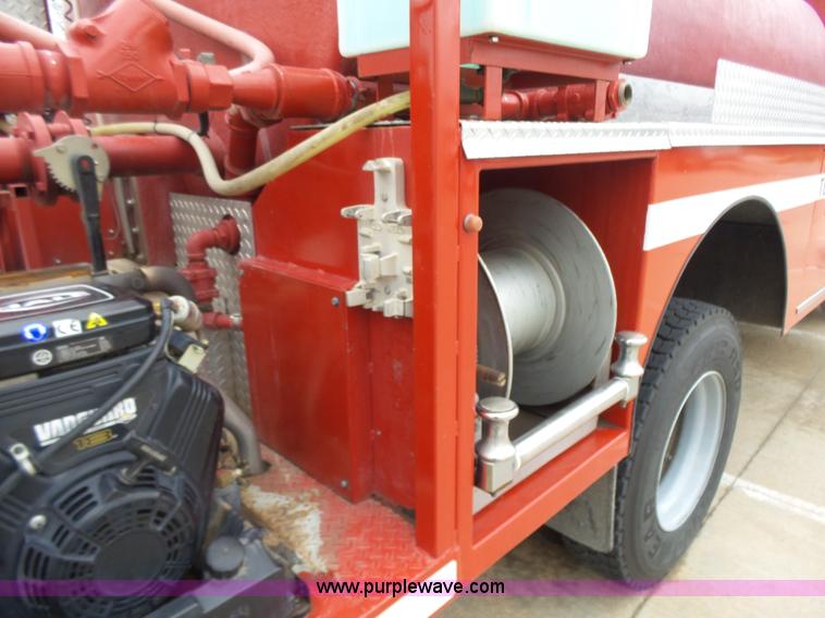 image for item L7307 1990 International 4800 fire tender truck