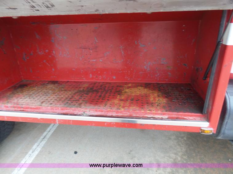 image for item L7307 1990 International 4800 fire tender truck