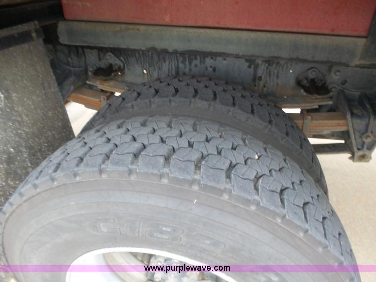 image for item L7307 1990 International 4800 fire tender truck