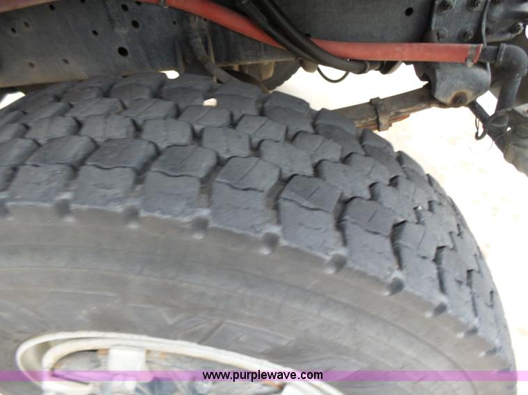 image for item L7307 1990 International 4800 fire tender truck