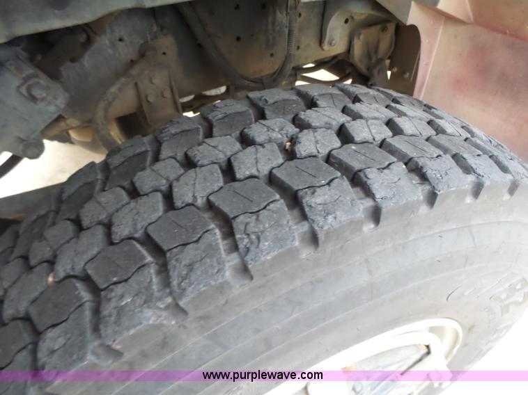 image for item L7307 1990 International 4800 fire tender truck