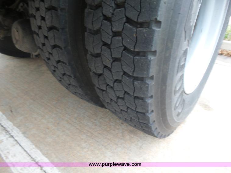 image for item L7307 1990 International 4800 fire tender truck