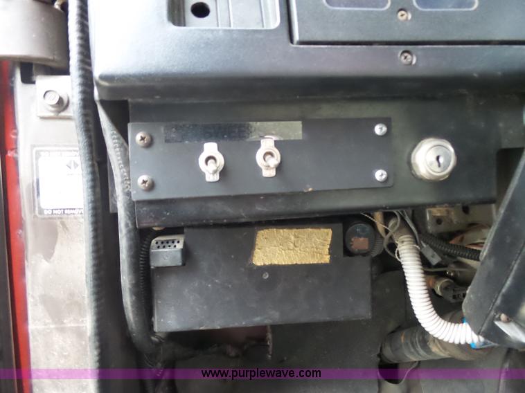 image for item L7307 1990 International 4800 fire tender truck