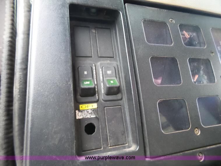 image for item L7307 1990 International 4800 fire tender truck