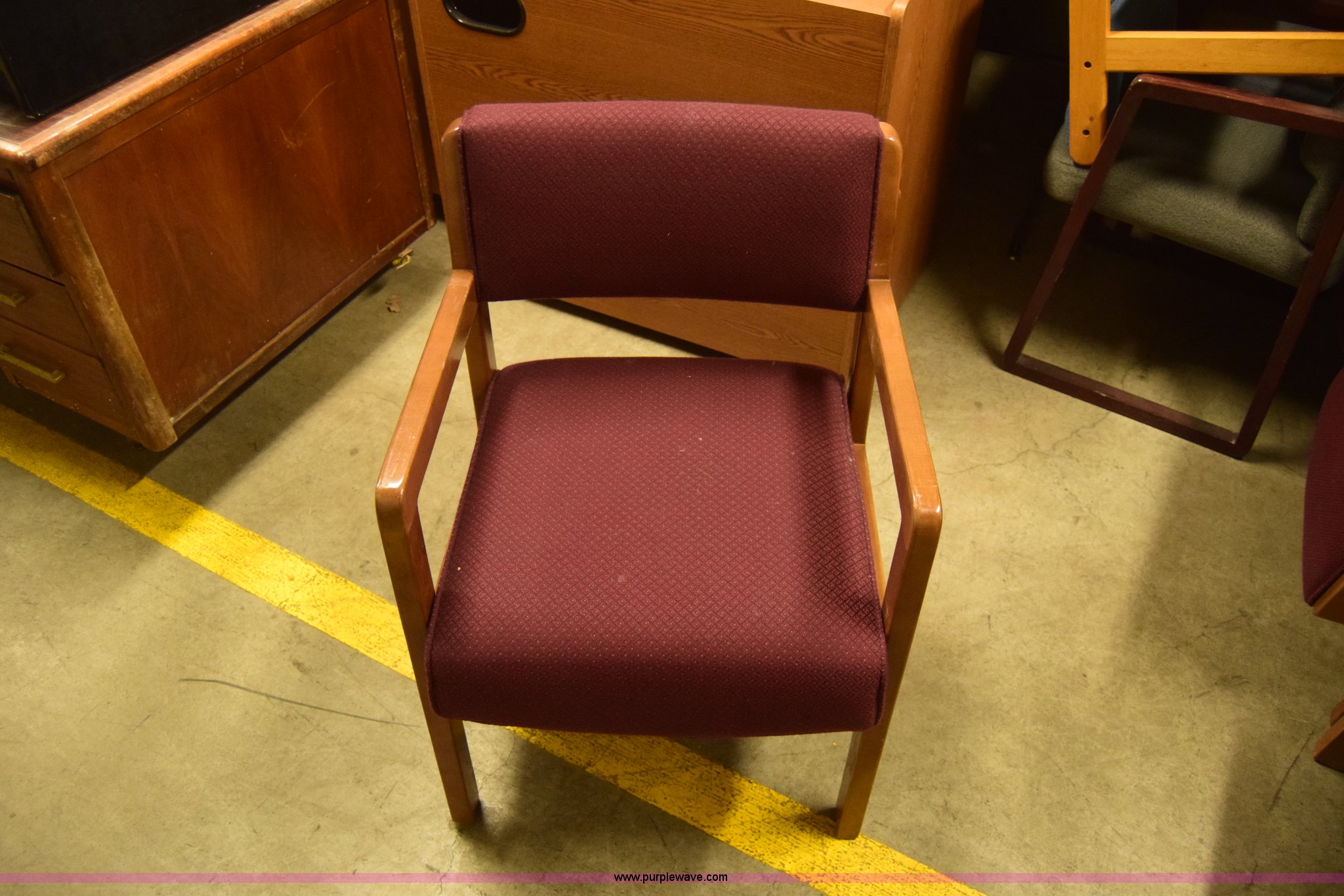 (22) assorted office chairs in Wichita, KS Item BX9858 sold Purple Wave