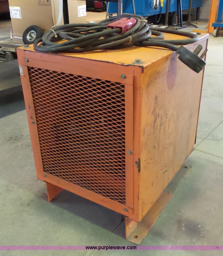 image for item AO9864 C&D battery charger