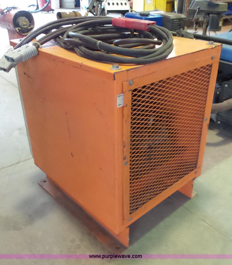 image for item AO9864 C&D battery charger