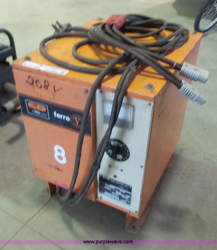 image for item AO9864 C&D battery charger