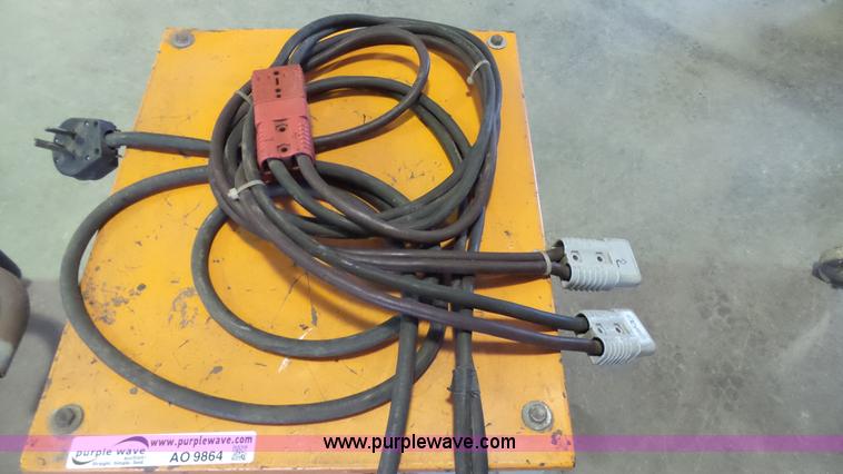 image for item AO9864 C&D battery charger