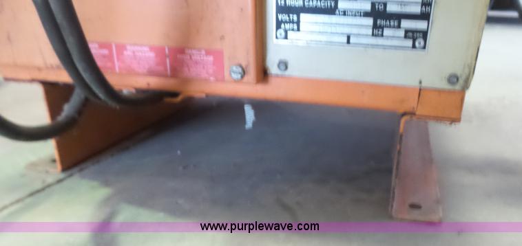 image for item AO9864 C&D battery charger