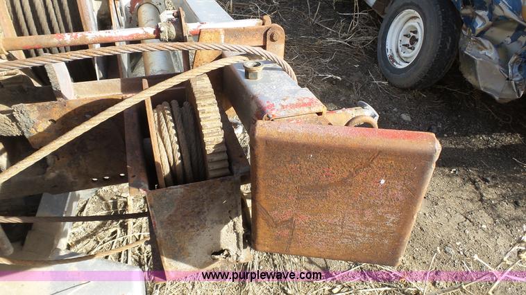 image for item AO9886 Holmes 750 wrecker winch