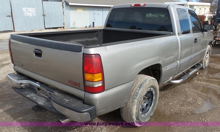 image for item AO9890 2001 GMC Sierra 1500 Ext. Cab pickup truck