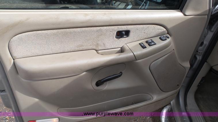 image for item AO9890 2001 GMC Sierra 1500 Ext. Cab pickup truck