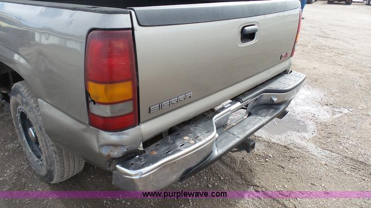 image for item AO9890 2001 GMC Sierra 1500 Ext. Cab pickup truck