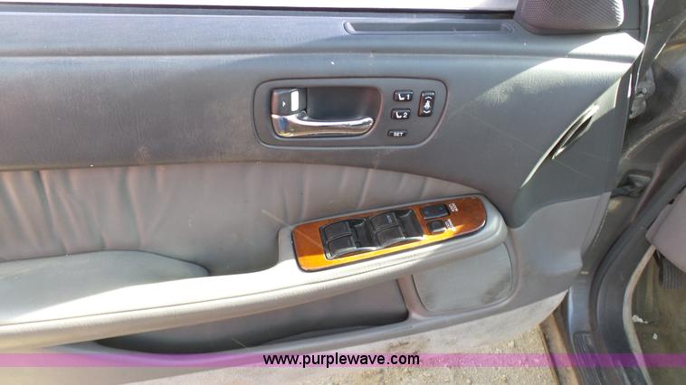 image for item AO9897 1990 Lexus LS 400