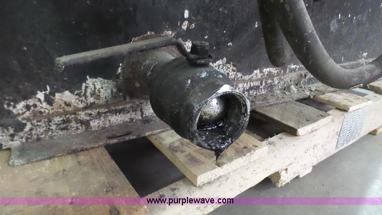 image for item AO9899 Asphalt sealer pumping tank