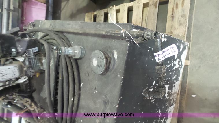 image for item AO9899 Asphalt sealer pumping tank