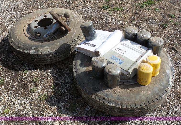 image for item BH9371 1992 Nissan truck and Landoll trailer