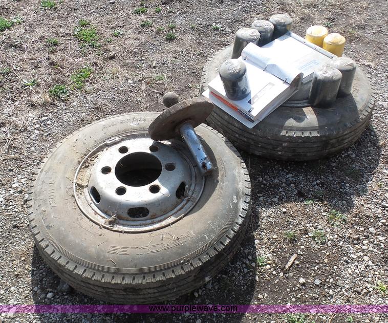 image for item BH9371 1992 Nissan truck and Landoll trailer