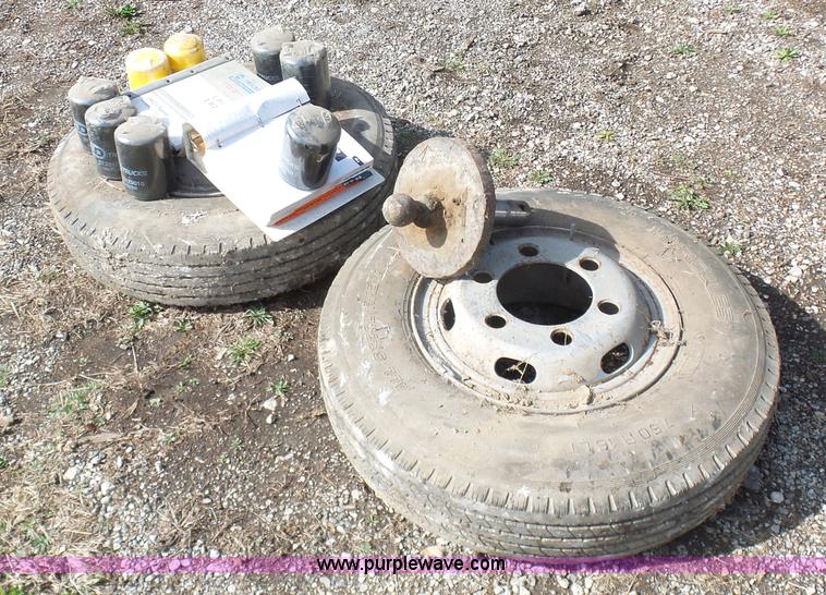 image for item BH9371 1992 Nissan truck and Landoll trailer