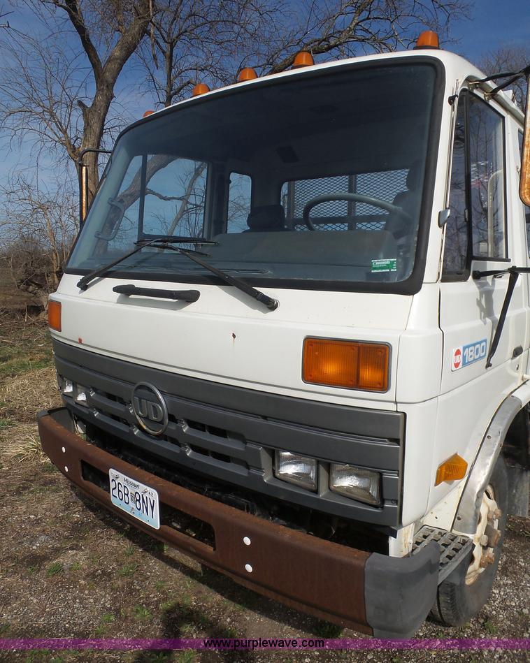 image for item BH9371 1992 Nissan truck and Landoll trailer