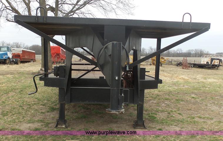 image for item BI9216 1979 WW equipment trailer