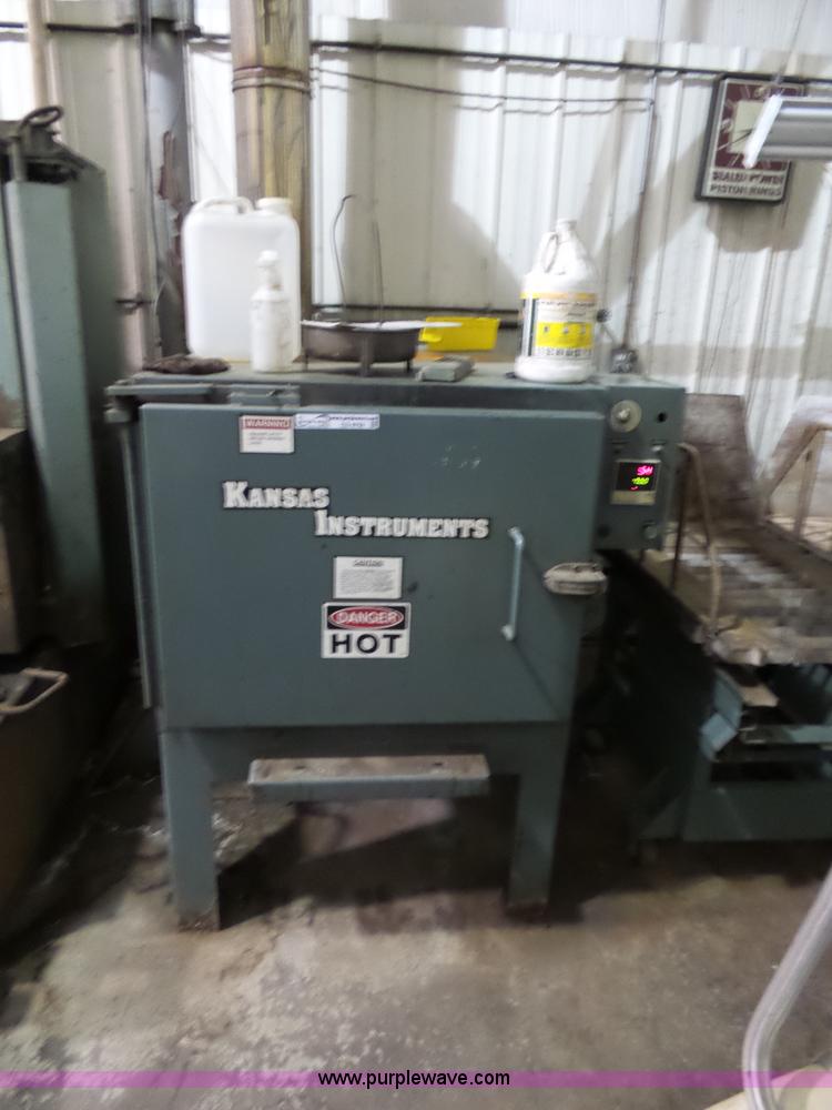 Kansas Instruments engine block stove in Salina, KS Item CD9792 sold