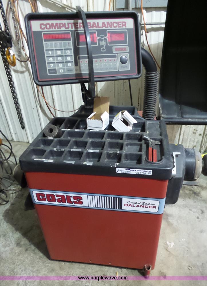 Coats tire balancer machine in Salina, KS Item CD9794 sold Purple Wave